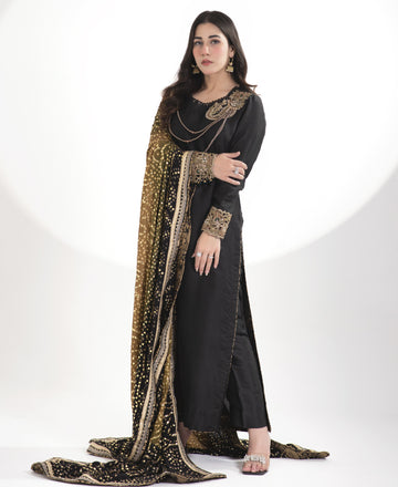 Zarina-e-Zeb ( Rawsilk Chunri outfit)